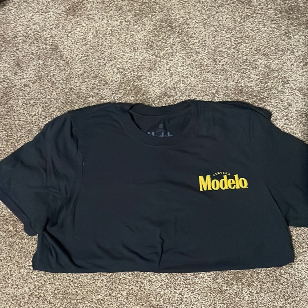 Random shirts. - Picture 3 of 8